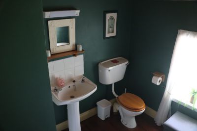Doon Cottage Images doon cottage bathroom2 authentic Irish cottage Kerry Way Tahilla